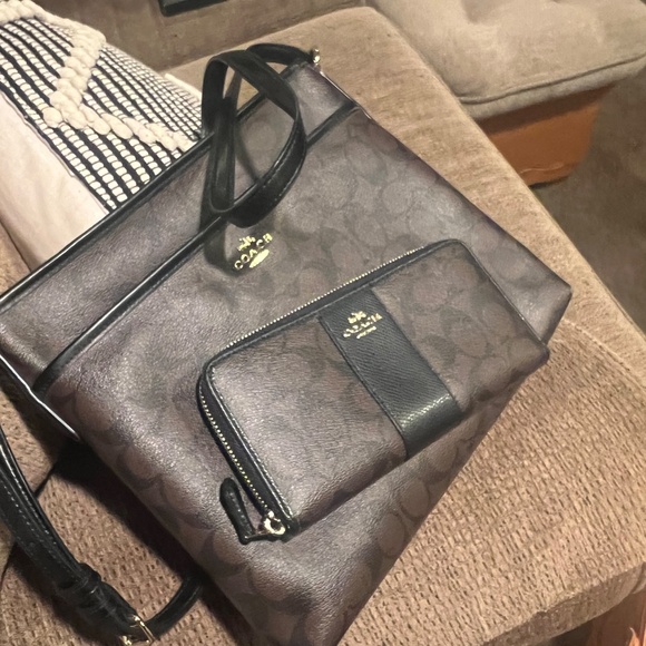 Coach crossbody and wallet - Picture 4 of 6